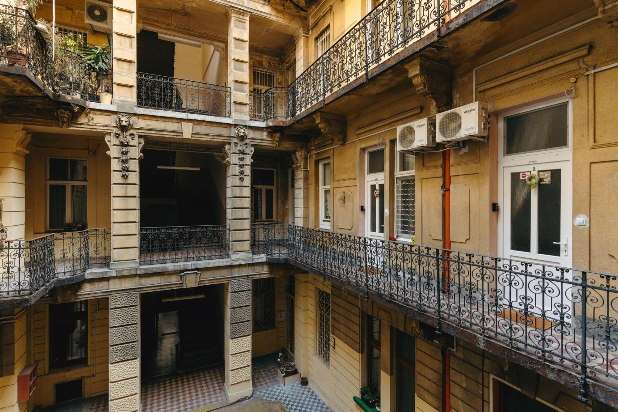 Bercsenyi Apartments - Close To The Gellert Thermal Bath Budapest Bagian luar foto