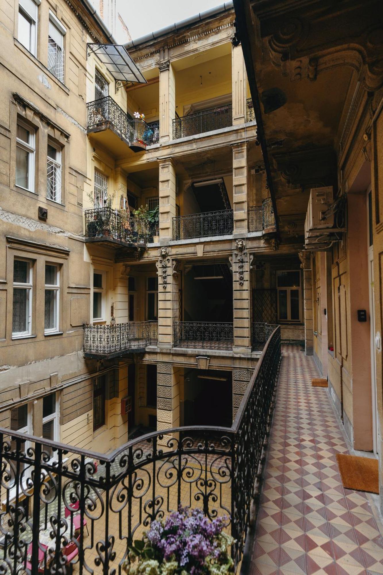 Bercsenyi Apartments - Close To The Gellert Thermal Bath Budapest Bagian luar foto