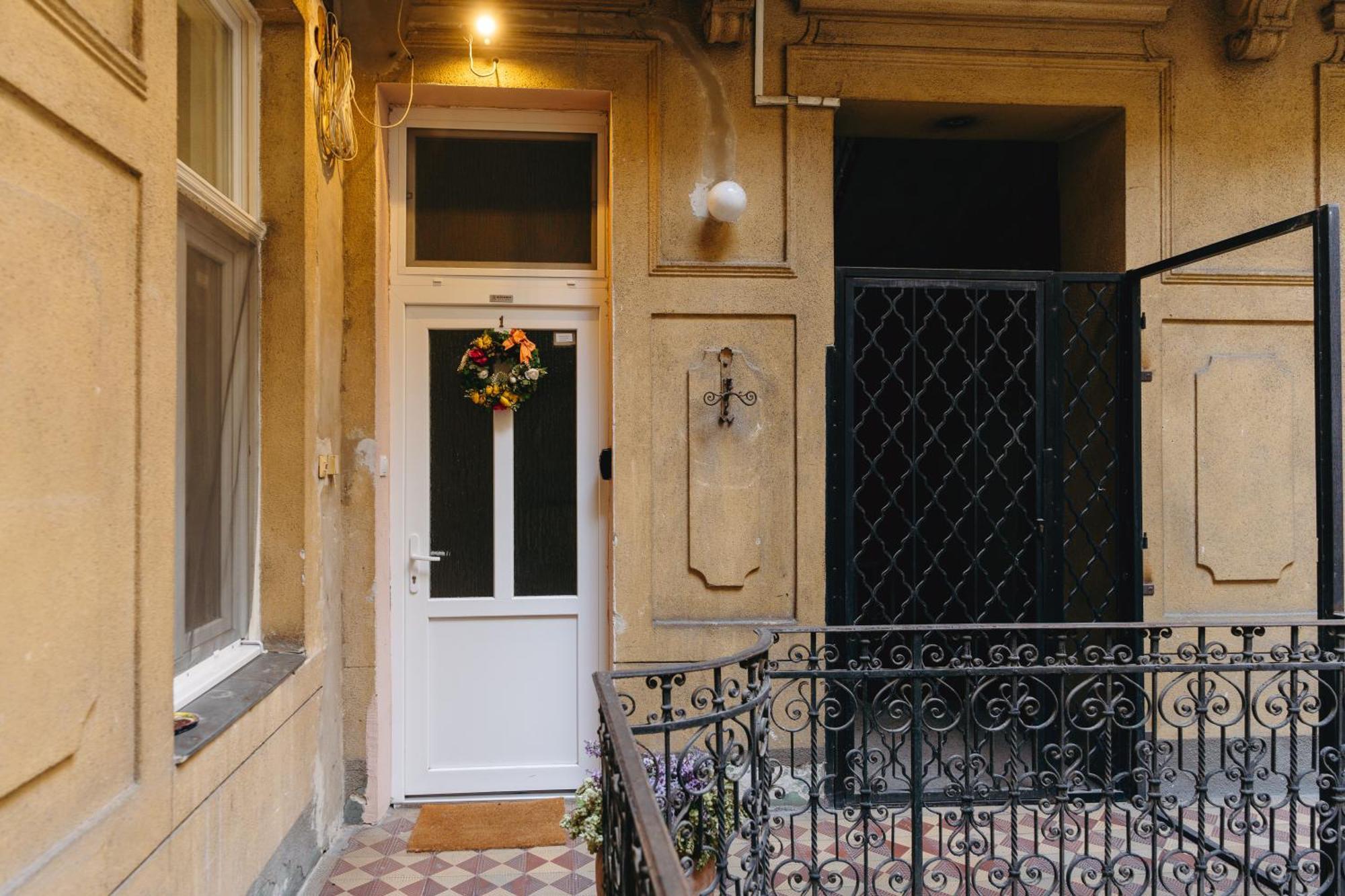 Bercsenyi Apartments - Close To The Gellert Thermal Bath Budapest Bagian luar foto