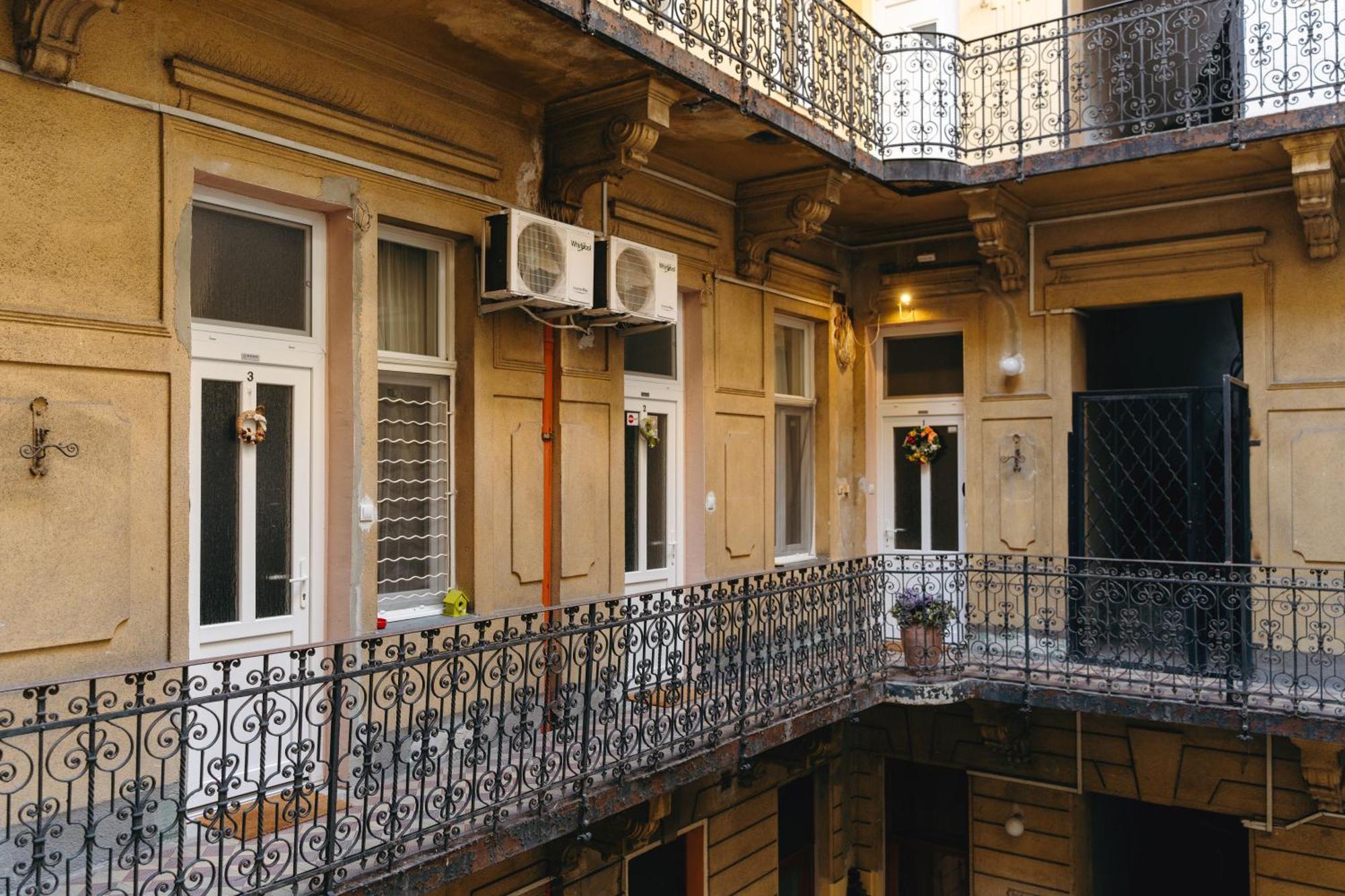 Bercsenyi Apartments - Close To The Gellert Thermal Bath Budapest Bagian luar foto